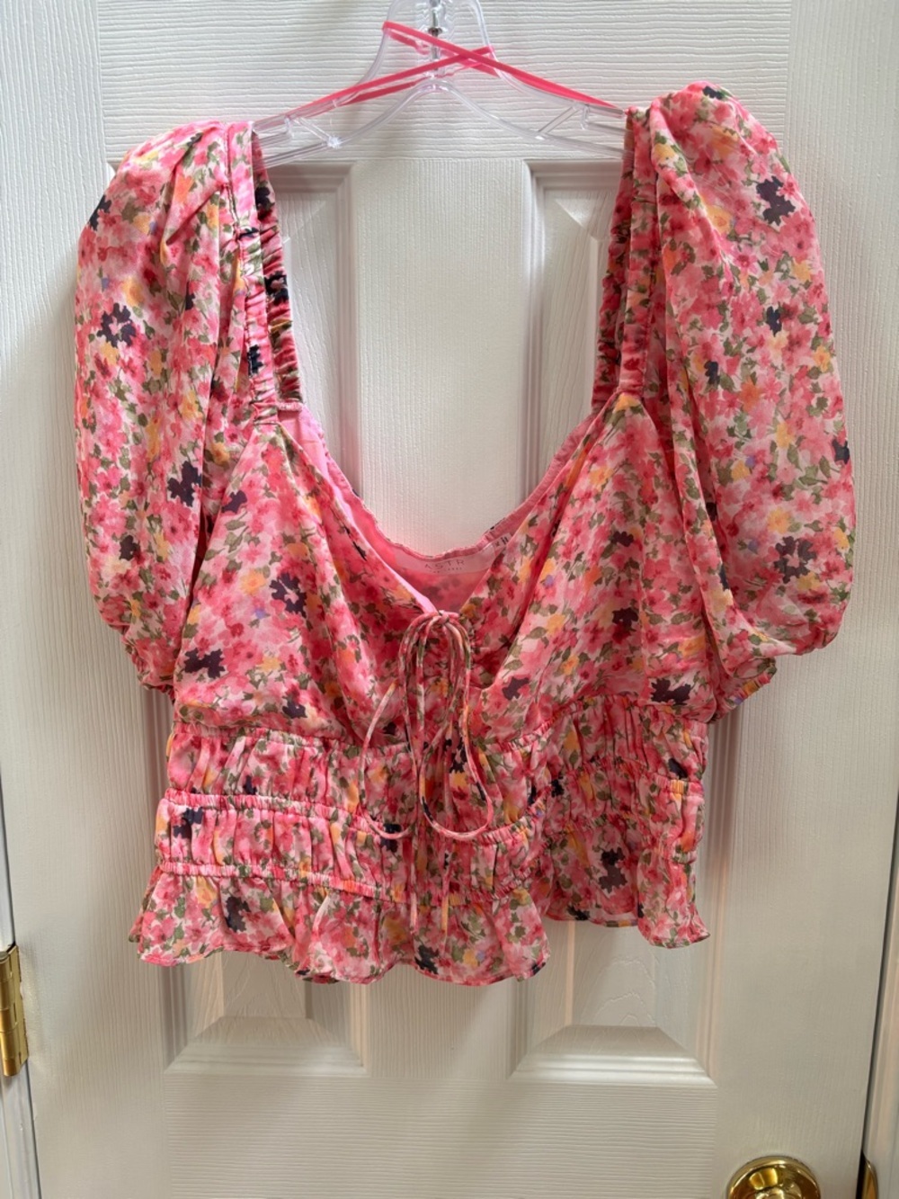 ASTR The Label Woman’s Pink Floral Smocked Puff Sleeve Top, Size XL, NWOT - Picture 2 of 4